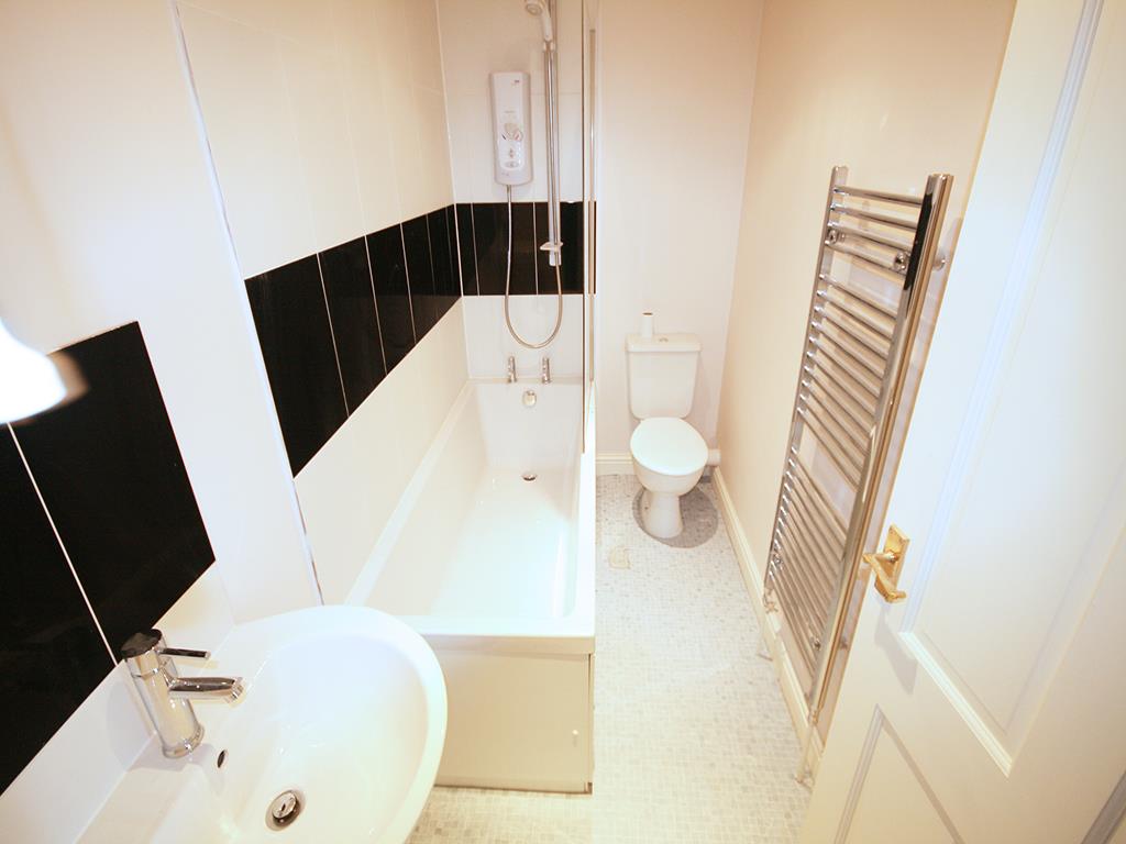 2 bedroom mid terrace house To Let in Earby - IMG_7555.jpg
